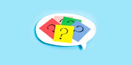 Como é feito o teste para TDAH - ilustração com post-its coloridos com pontos de interrogação